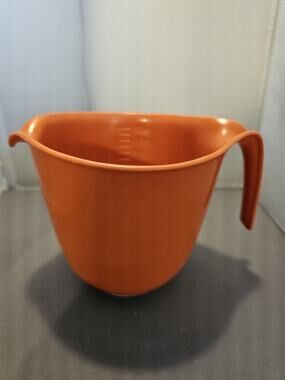 Vintage Orange Rubbermaid #2661 1.5 Quart 6-Cup Grip N Mix Batter Bowl Measuring